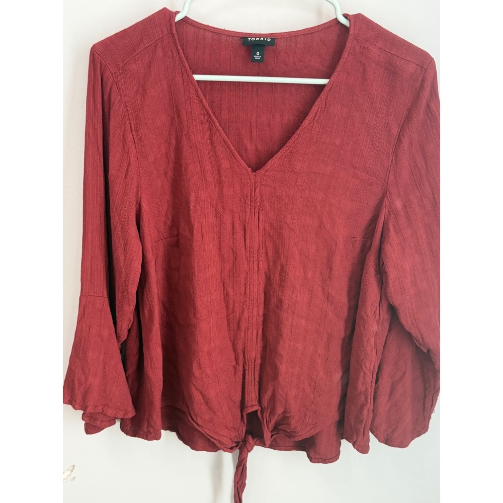 Torrid Maroon Textured Rayon Tie-Front Bell Sleeve Blouse Top Size 0 Plus Large